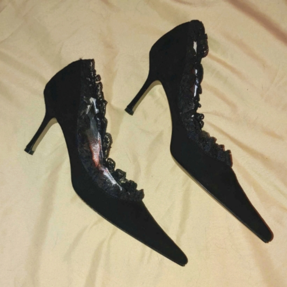 Carmen Marc Valvo Suede Black pumps, Sz 6 1/2